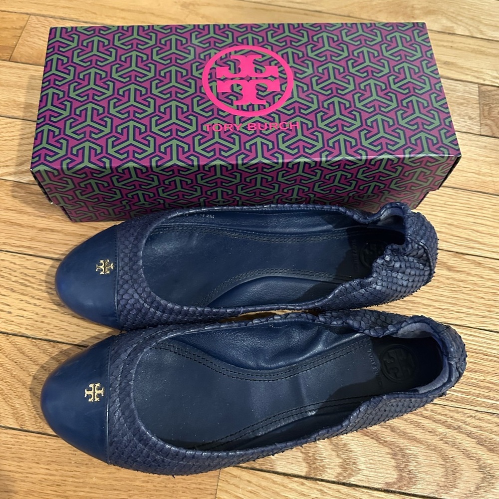 Tory Burch York Ballet Women’s Navy Blue Snake Skin Flats. Size US 8